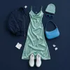 Comment adopter la robe verte en satin dans un style de rue moderne