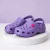 Comment adopter les crocs violet avec élégance et personnalité
