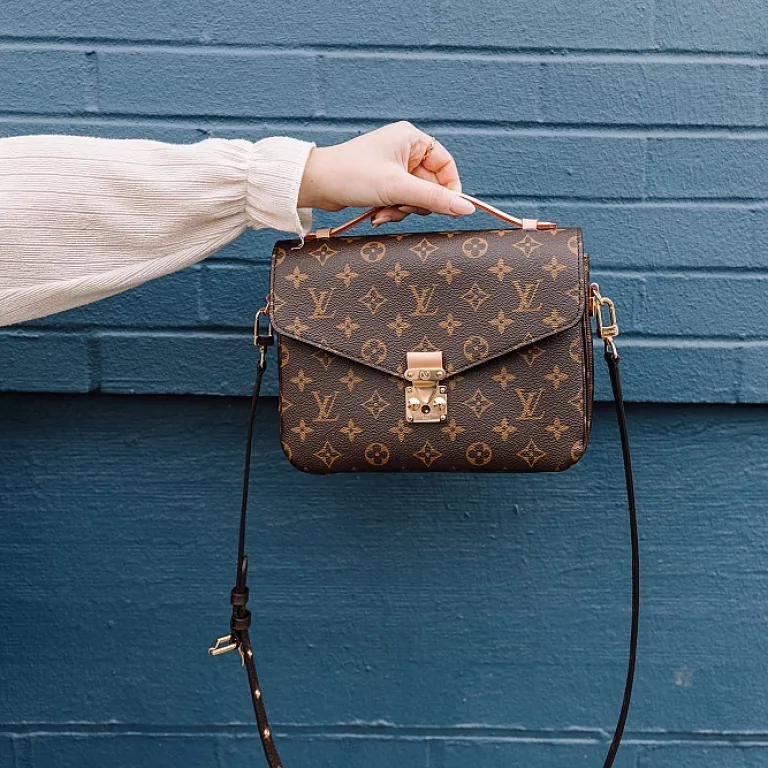 L'évolution du tee-shirt en Algérie : un symbole de style et d'identité