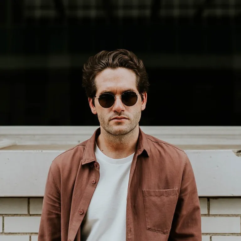 Sublimer son style avec des boucles d’oreilles fleur blanche : élégance et originalité au quotidien