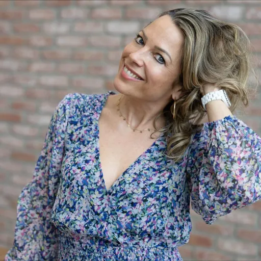 Interview de Jade André de Éclats de Jade : Révéler le style avec des accessoires solaires innovants