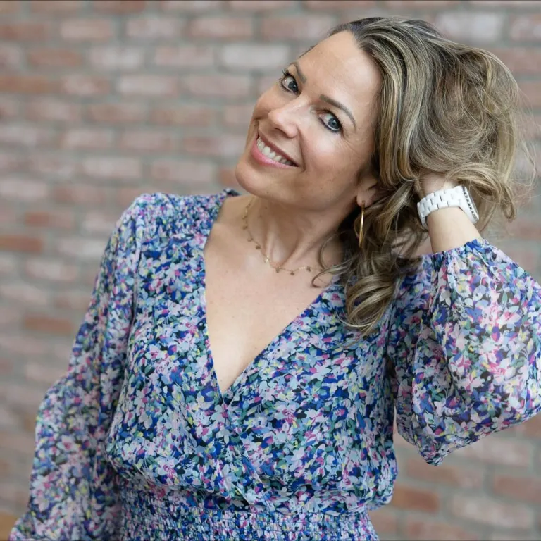 Interview de Jade André de Éclats de Jade : Révéler le style avec des accessoires solaires innovants