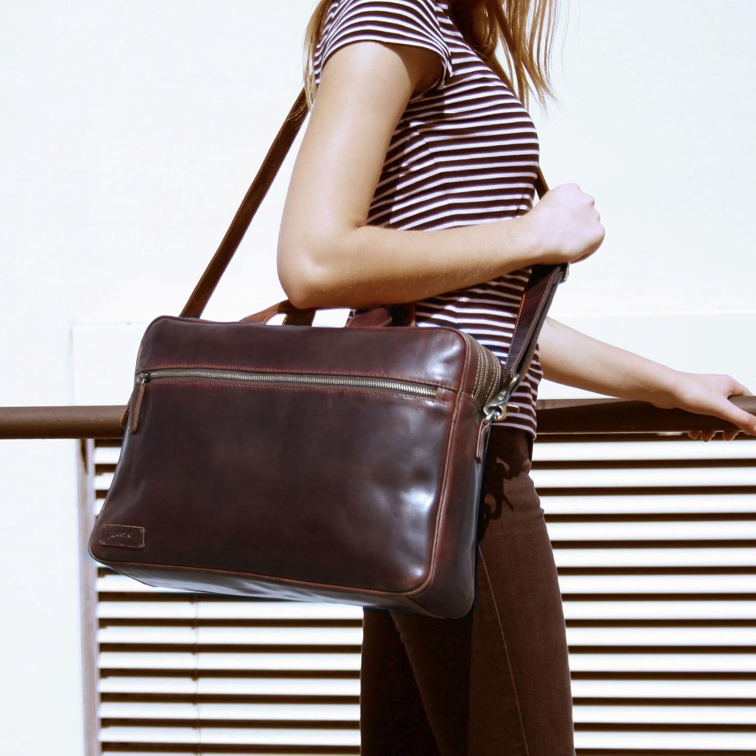 BACCINI Sac bandoulière Ordinateur Ben - Compartiment Laptop Cuir véritable - Sacoche Porte-Document en bandoulière Grand Homme Marron - Sac Messager école Etudiante Travail Fait à la Main