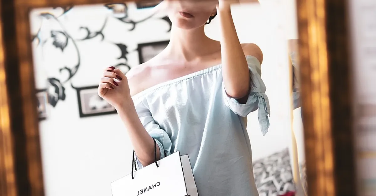 Robe de demoiselle d’honneur terracotta : élégance chaleureuse pour un mariage harmonieux