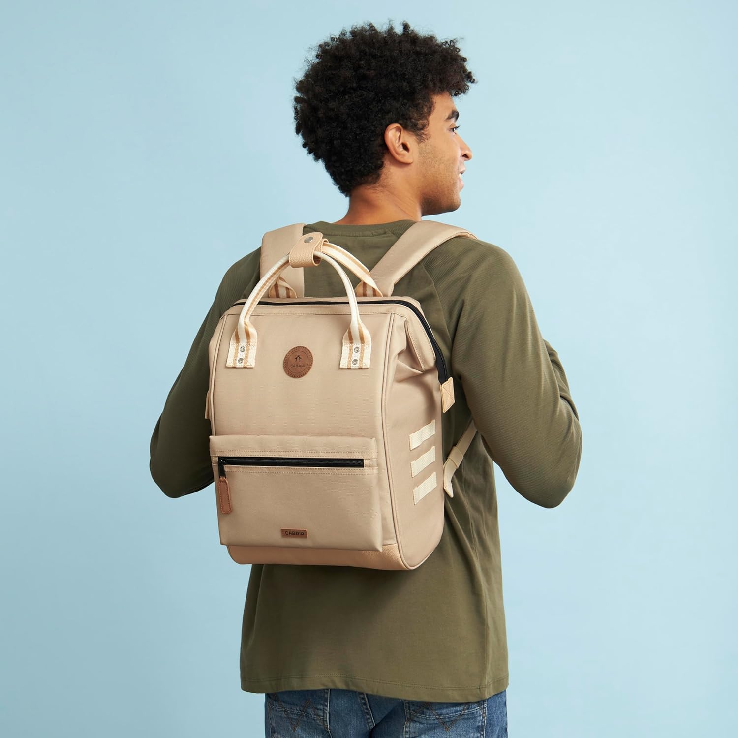 CABAIA - Sac à Dos Adventurer Lobito - Medium 18L - Déperlant - Compartiment Ordinateur Portable 13" - 2 Poches - Certifié Vegan - Sac Voyage, Affaires, École pour Homme et Femme - Crème Lobito Medium 18L