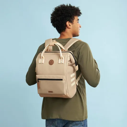 CABAIA - Sac à Dos Adventurer Lobito - Medium 18L - Déperlant - Compartiment Ordinateur Portable 13" - 2 Poches - Certifié Vegan - Sac Voyage, Affaires, École pour Homme et Femme - Crème Lobito Medium 18L