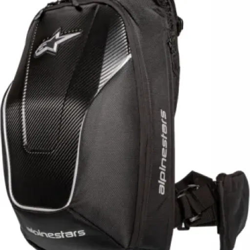 Test Alpinestars Charger Pro : le sac à dos moto rigide qui tient bien à haute vitesse